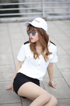 奈丝写真 NO.081:高高-天桥上的制服girl