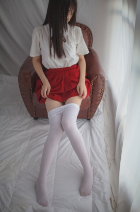 少女秩序-美丝写真 VOL.004 艳丽的小红裙