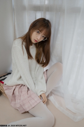 喵糖映画少女写真 VOL.077 粉格裙的眼镜娘