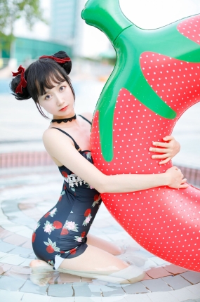 喵糖映画少女写真 VOL.239 草莓泳衣