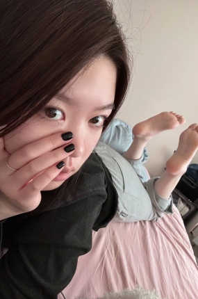 脚模面试脸足同框套路系列 金色指甲黑眼眶姐姐